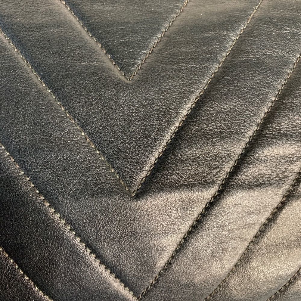 Vintage Chanel Chevron VStitch Tote - Picture 5 of 13